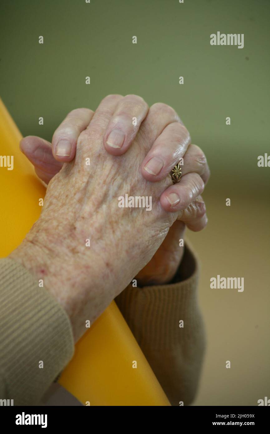 CLOSE-UP OF THE HANDS OF AN ELDERLY WOMAN Stock Photo