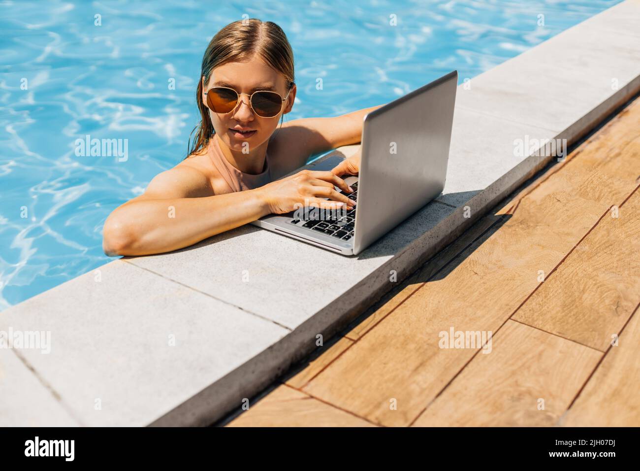 Pc In Pool Using computer in swimming pool hi-res stock photography and images - Alamy