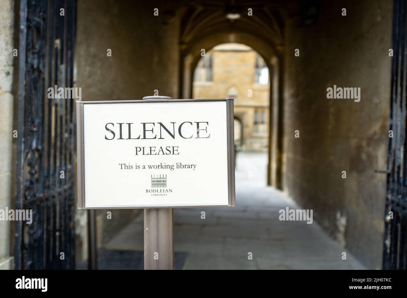 Silence sign at the entrance to the Bodleian Library, Oxford, UK 2022 Stock Photo