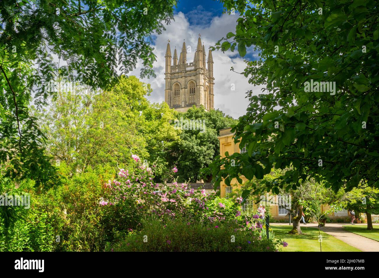 The tower of Magdelen College Oxford seen from the botanic garden, Oxford, UK 2022 Stock Photo