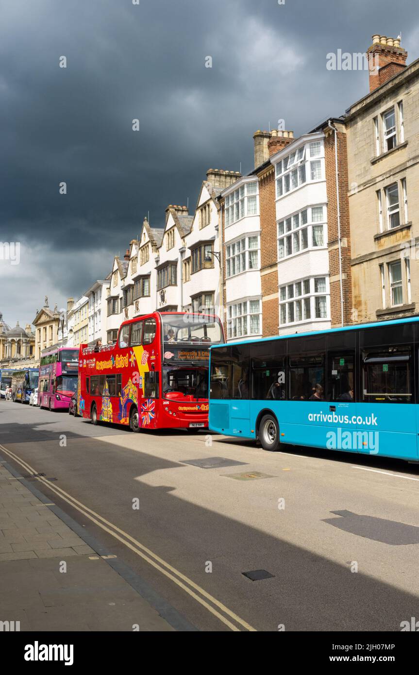 Buses and coaches for tourists, Oxford city centre, UK 2022 Stock Photo