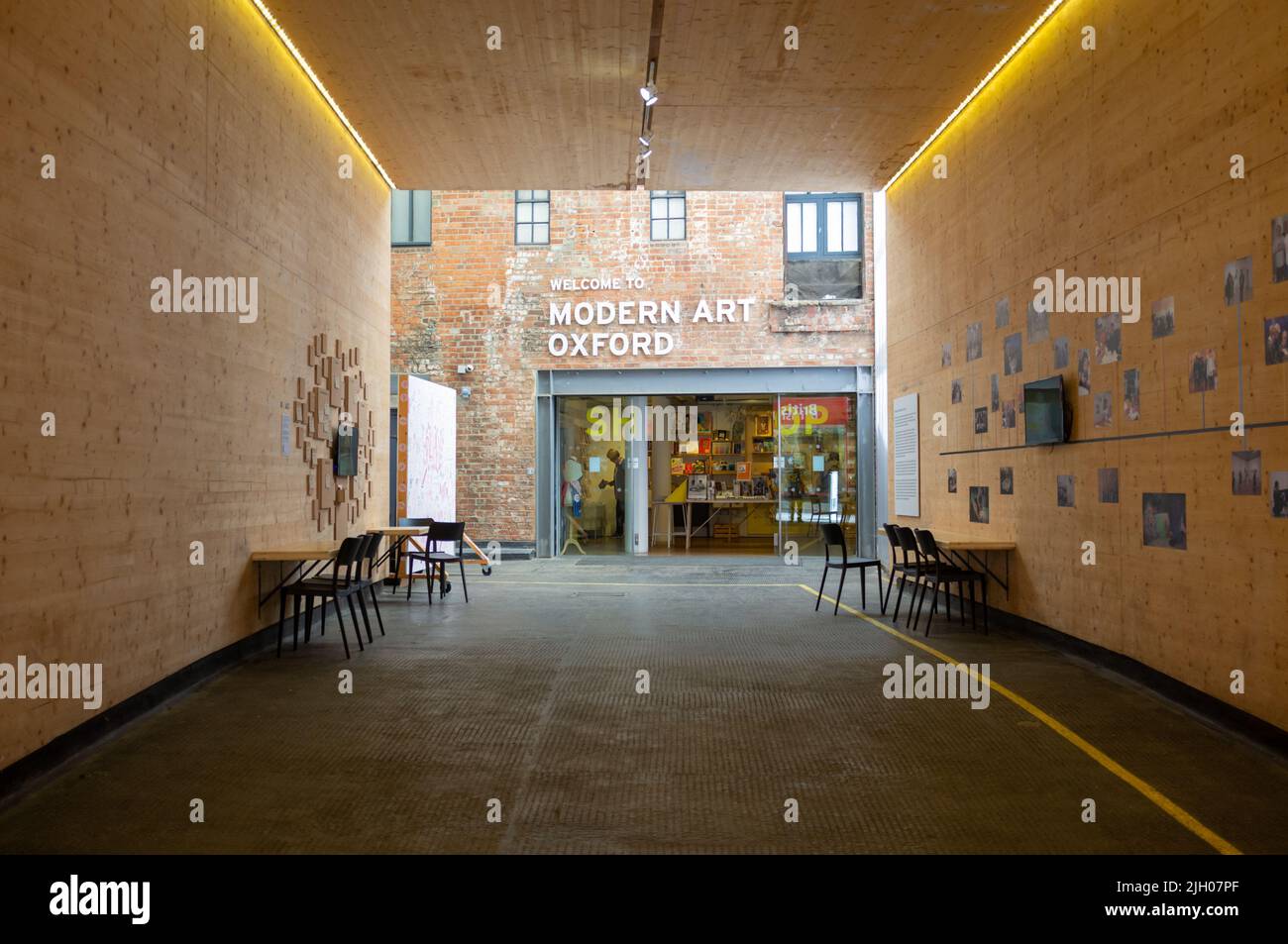 Entrance tunnel to the Modern Art Museum, Oxford, UK 2022 Stock Photo ...