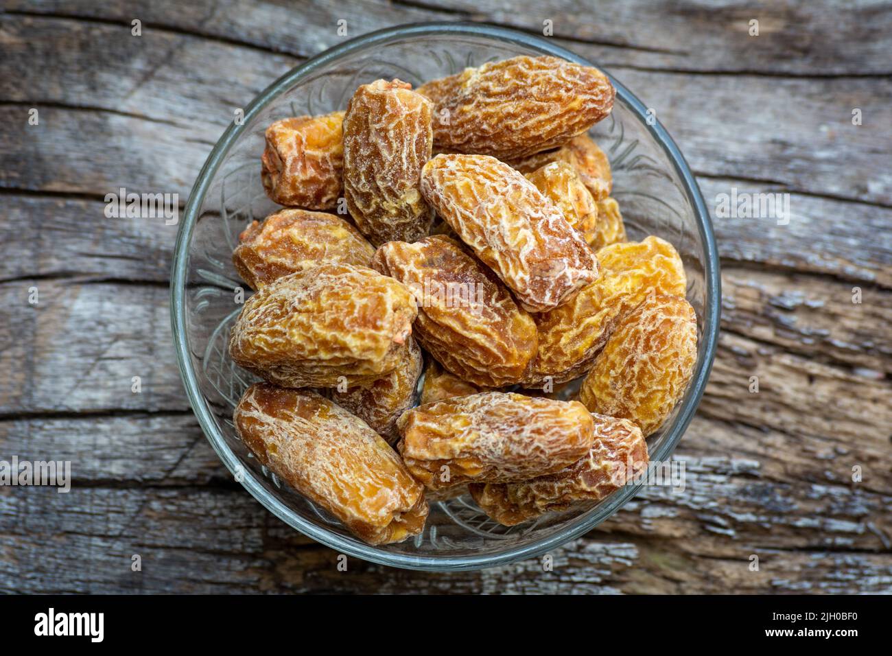 Indian dry dates in green bowl Stock Photo - Alamy