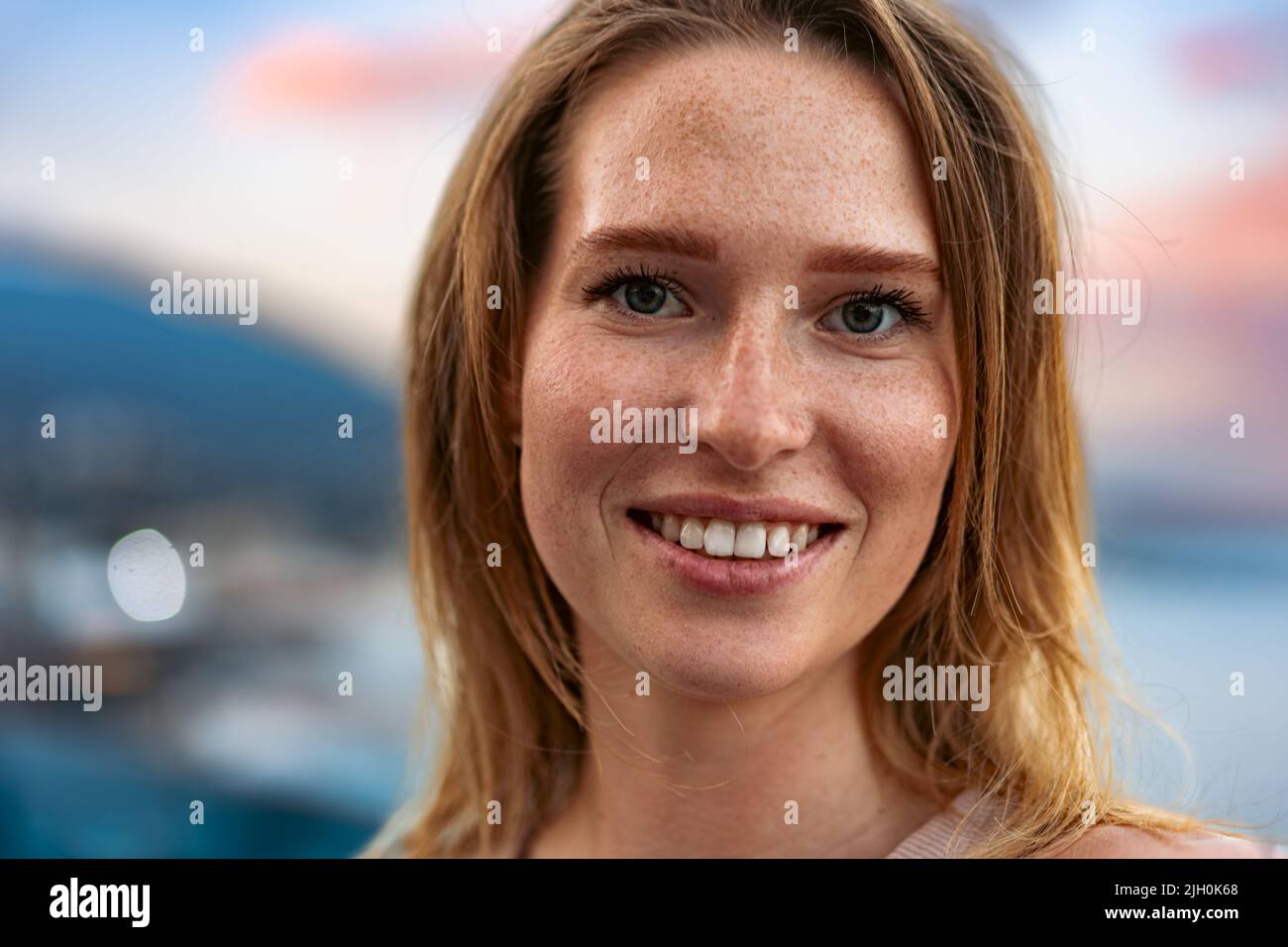 Portrait of a young beautiful woman in the summer city Stock Photo - Alamy