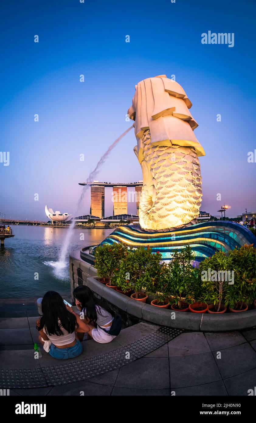 Mbs Colouring Merlion (mascot of Singapore) with Marina Bay Sands as the background ...
