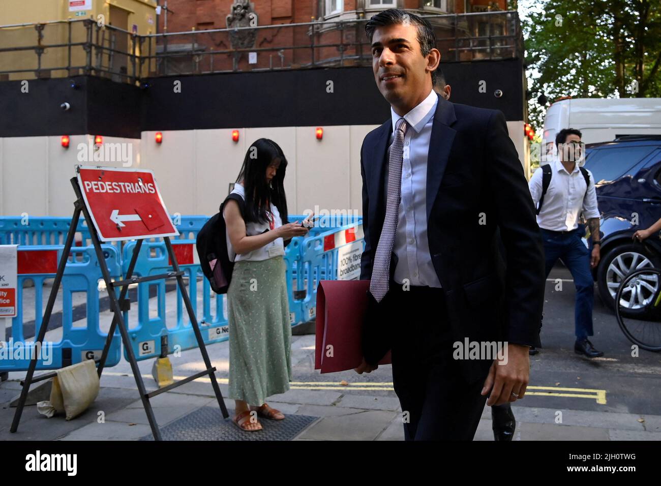 Former Chancellor of the Exchequer Rishi Sunak walks in London, Britain, July 14, 2022. REUTERS/Toby Melville Stock Photo