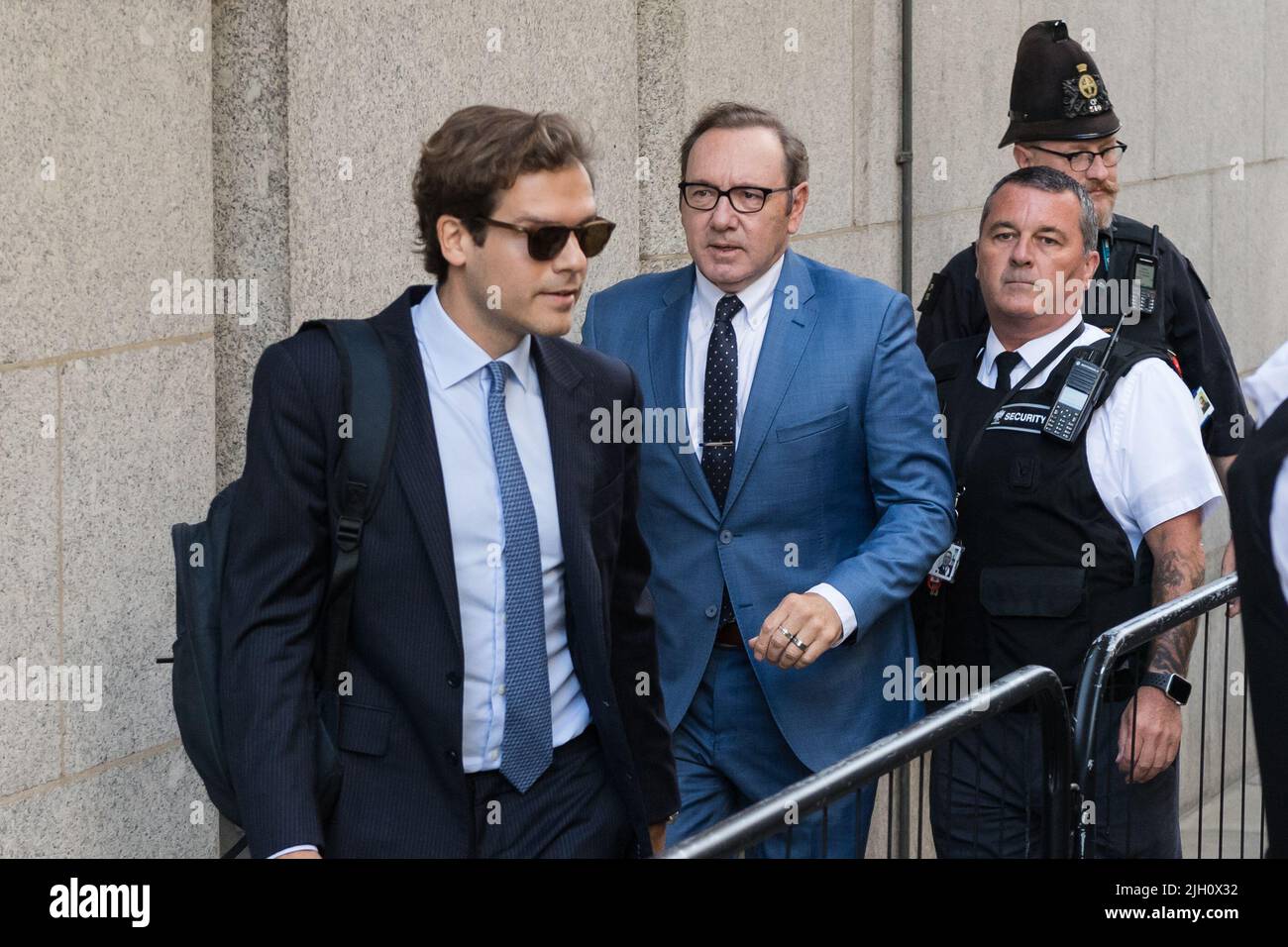 London, UK. 14th July, 2022. US actor Kevin Spacey arrives at the Old Bailey for the plea and trial preparation hearing over four charges of sexual offences against three men. The Oscar-winning actor is expected to plead not guilty to the charges related to the offences which allegedly took place in London and Gloucestershire between 2005 and 2013 while Mr. Spacey was the artistic director at the Old Vic theatre. Credit: Wiktor Szymanowicz/Alamy Live News Stock Photo