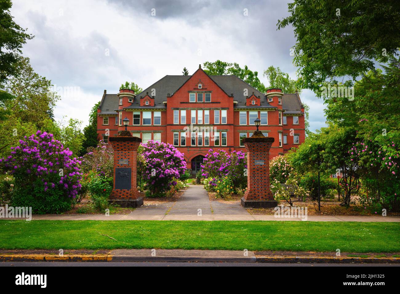 Eaton Hall, building on the campus of Willamette University in Salem, Oregon Stock Photo