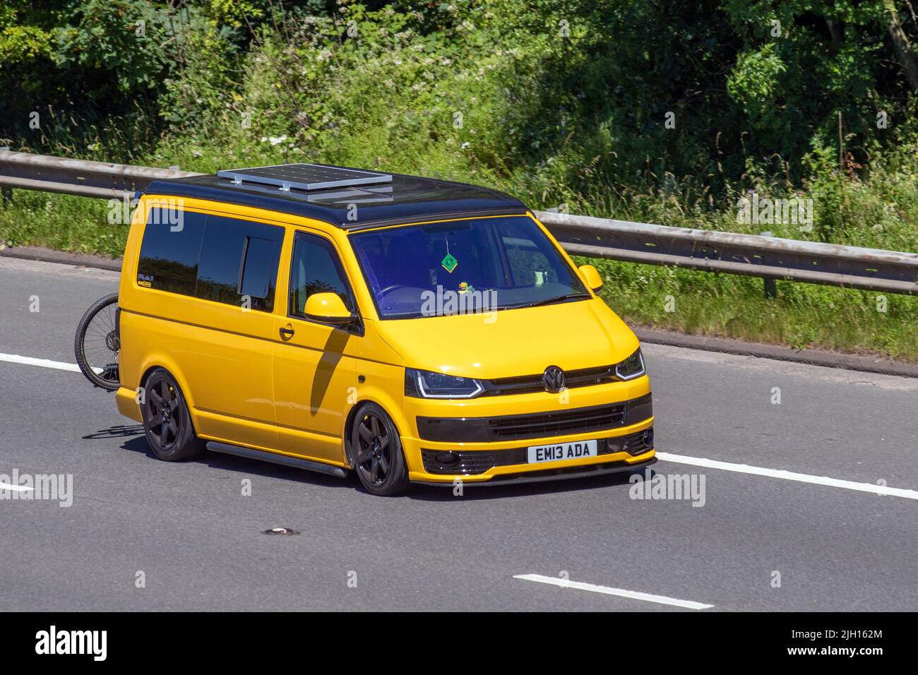 Volkswagen t5 hi-res stock photography and images - Alamy