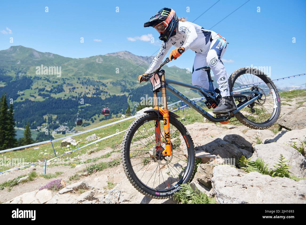 Lenzerheide, Schweiz. 8. Juli 2022. Camille Balanche (Dorval AM Commencal) während der Downhill Qualifikation der Damen am UCI Mountain Bike World Cup Stock Photo