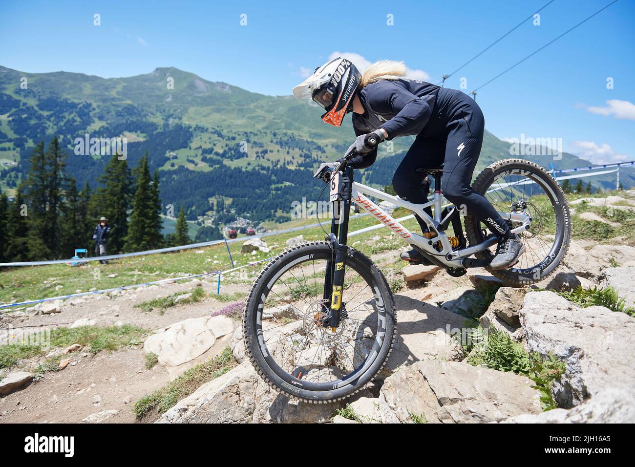 Lenzerheide, Schweiz. 8. Juli 2022. Mélanie Chappaz während der Downhill Qualifikation der Damen am UCI Mountain Bike World Cup 2022 in Lenzerheide. Stock Photo