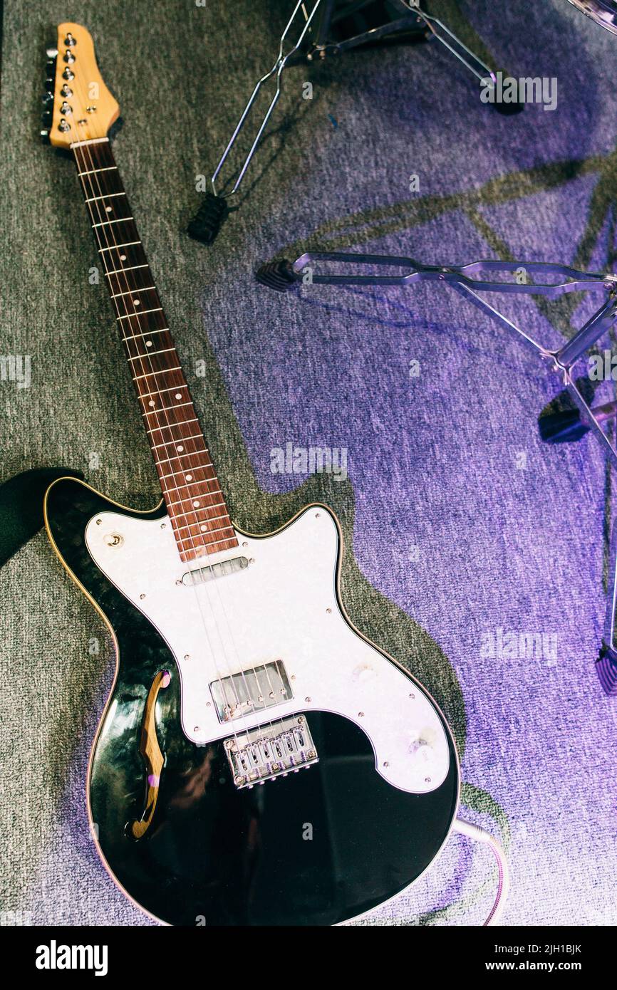 Electric guitar in sound recording studio Stock Photo Alamy