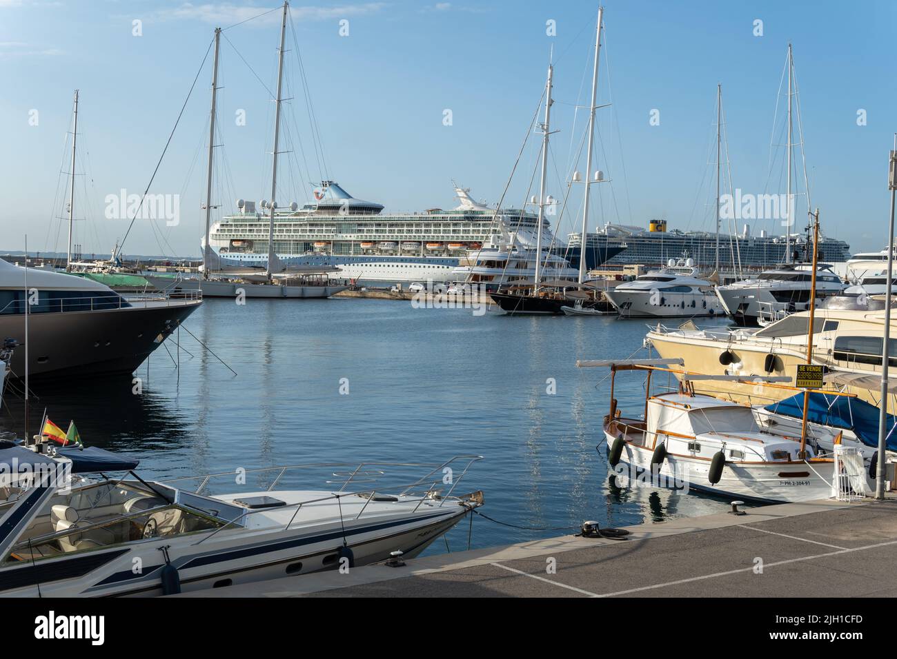 Palma de Mallorca, Spain; june 28 2022: General view of Palma de Mallorca's maritime station at dawn, with cruisers moored in the background Stock Photo