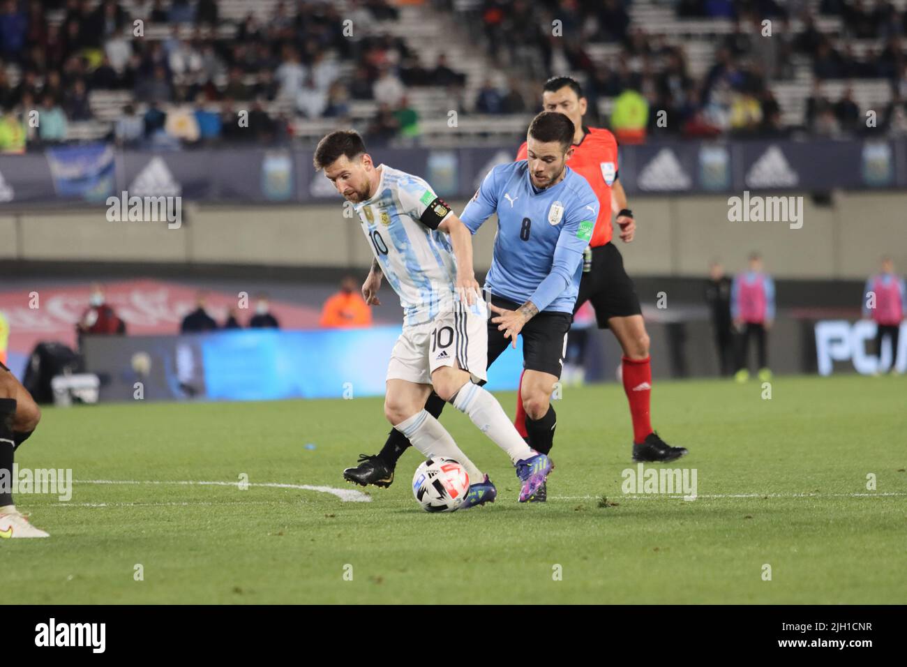 Buenos Aires; 10 de octubre de 2021: Eliminatory Qatar 2022, Argentina vs Uruguay, Messi is marked by Nandez. Stock Photo