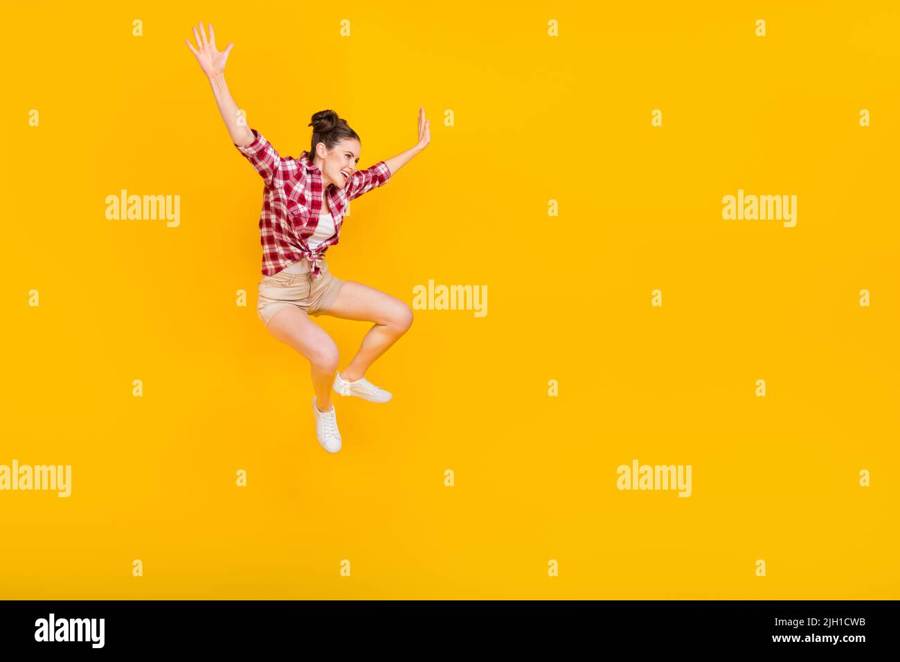 Full length photo of overjoyed cheerful girl enjoy free time jumping ...