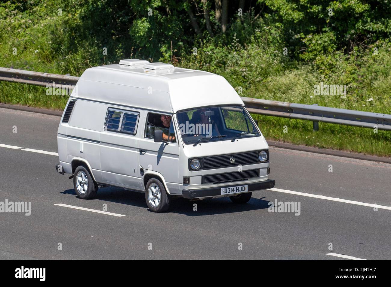 Volkswagen T25 Van - White Volkswagen T25 Van - White