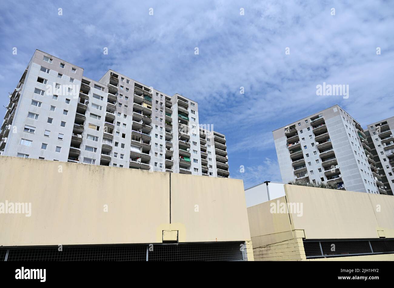 Dietzenbach, Germany. 14th July, 2022. Behind the walls of an ... - High Rise Apartments With Underground Parking In City