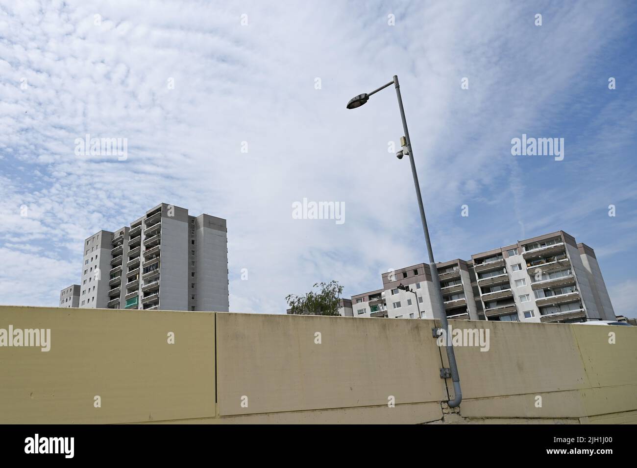 Dietzenbach, Germany. 14th July, 2022. Behind the walls of an ... - High Rise Apartments With Underground Parking In City