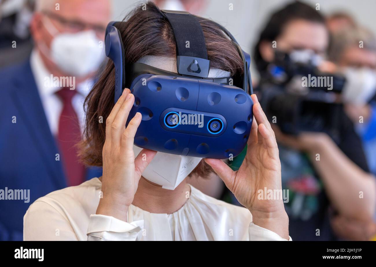 Vive pro hi-res stock photography and images - Alamy