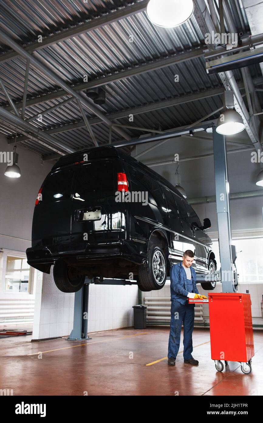 Repair shop for minibuses, car maintenance Stock Photo