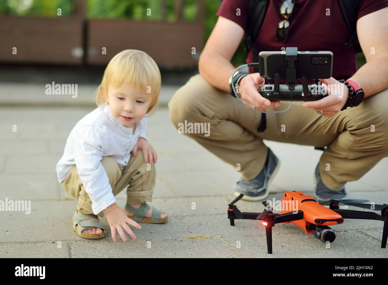 Operate a drone hi-res stock photography and images - Alamy