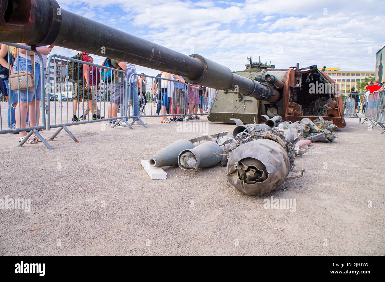 9K114 Shturm Anti-tank Missile System, 2S34 Khosta Self-propelled ...