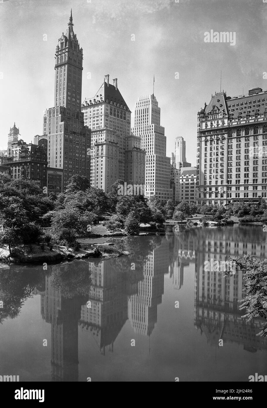 View from Central Park, Sherry-Netherland Hotel (left), Plaza Hotel (right) with Reflections in Lake, New York City, New York, USA, Gottscho-Schleisner Collection, 1933 Stock Photo