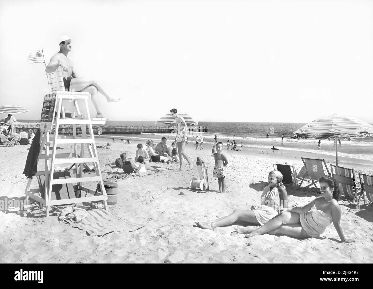 Beach Scene, Surf Club, Atlantic Beach, New York, USA, Gottscho-Schleisner Collection, August 1947 Stock Photo