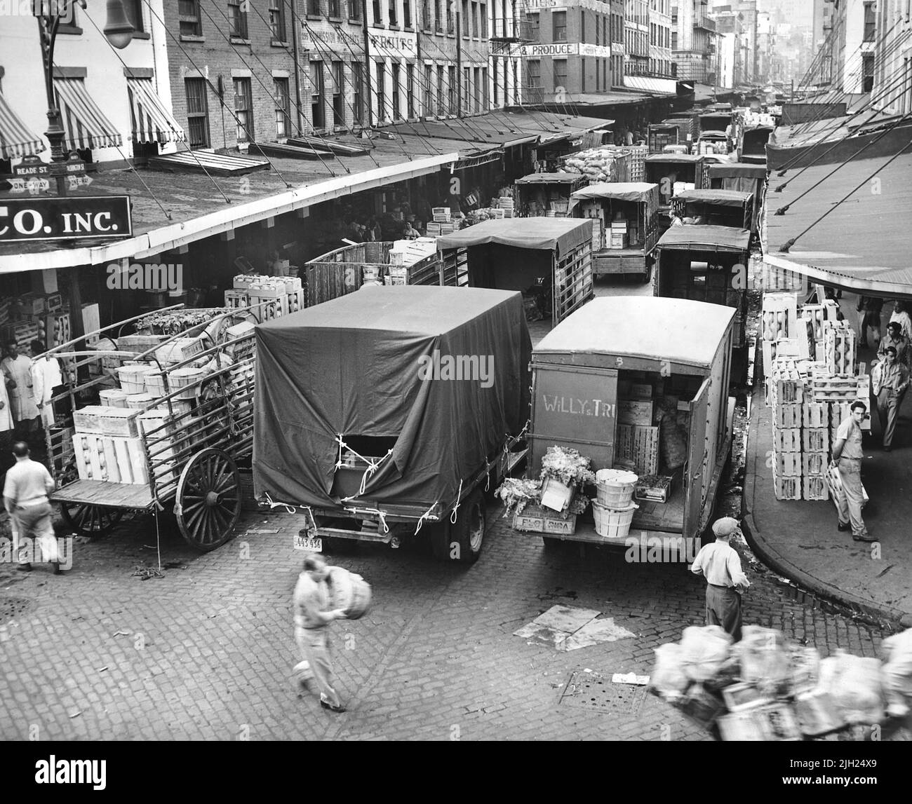 Trucks being loaded with Produce, Washington Market, New York City, New York, USA, Al Ravenna, New York World-Telegram and the Sun Newspaper Photograph Collection, 1946 Stock Photo