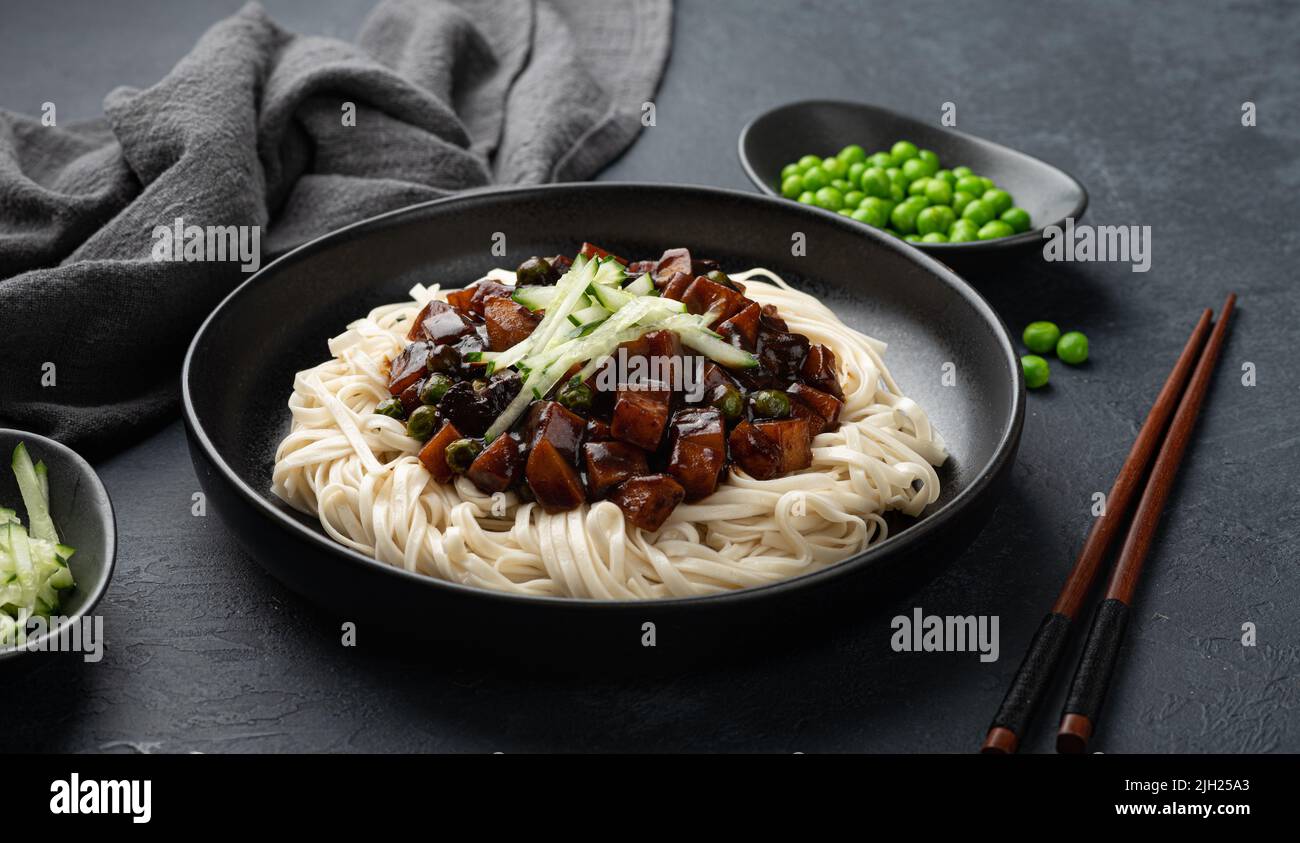 Jajangmyeon, Korean noodles in black bean sauce Stock Photo Alamy