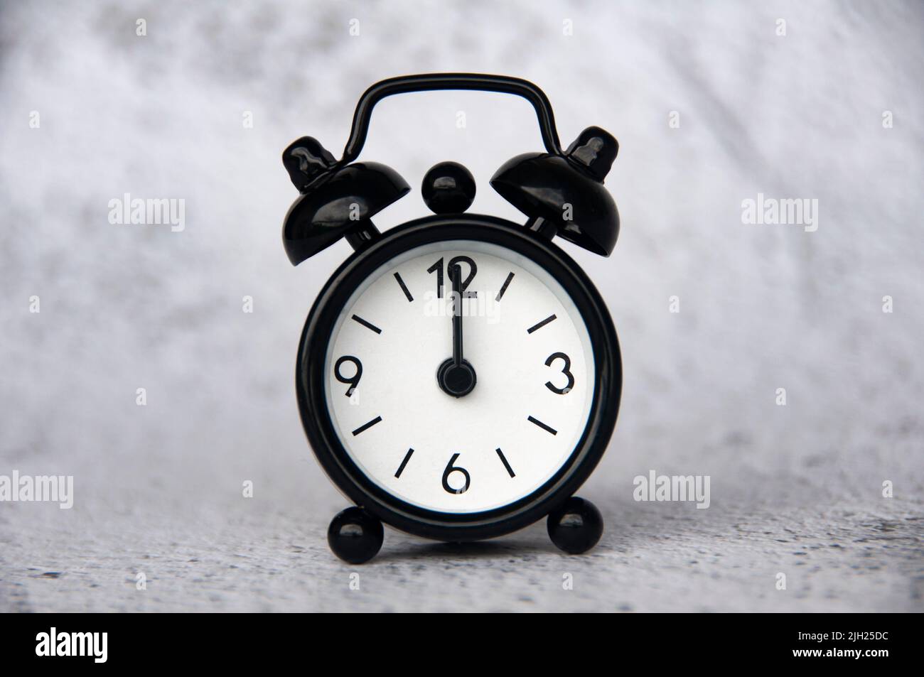 12 pm hi-res stock photography and images - Alamy