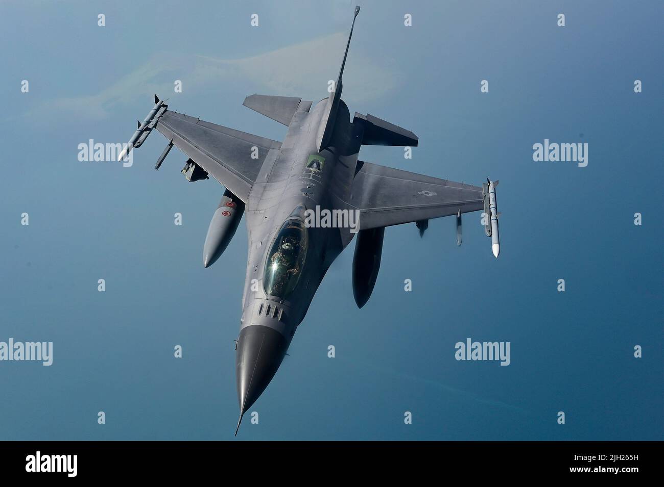 Cairo, Egypt. 13th July, 2022. A U.S. Air Force F-16 Fighting Falcon fighter jet, assigned to 179th Expeditionary Fighter Squadron, approaches a KC-135R Stratotanker aircraft during a Central Command rapid deployment exercise, July 13, 2022 near Cairo West Air Base, Egypt. Credit: MSgt. Matthew Plew/U.S. Air Force/Alamy Live News Stock Photo