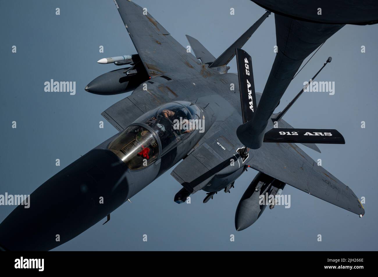 Al Udeid Air Base, Qatar. 13th July, 2022. A U.S. Air Force F-15E Strike Eagle fighter aircraft assigned to the 335th Expeditionary Fighter Squadron, refuels from a KC-135R Stratotanker aircraft during a Central Command rapid deployment exercise, July 13, 2022 near Al Udeid Air Base, Qatar. Credit: SSgt. Christian Sullivan/U.S. Air Force/Alamy Live News Stock Photo