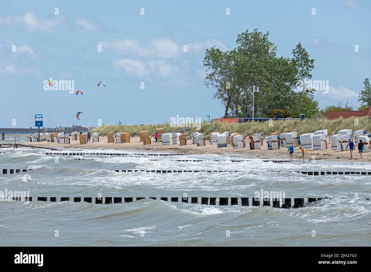 Beach, beach chairs, kitesurfers, Steinwarder Peninsula, Heiligenhafen, Schleswig-Holstein, Germany Stock Photo