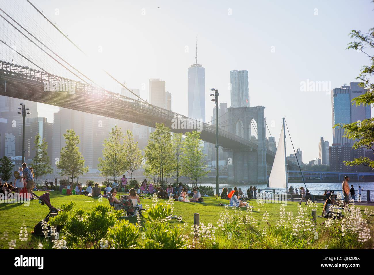 Brooklyn Bridge park in summer Stock Photo - Alamy
