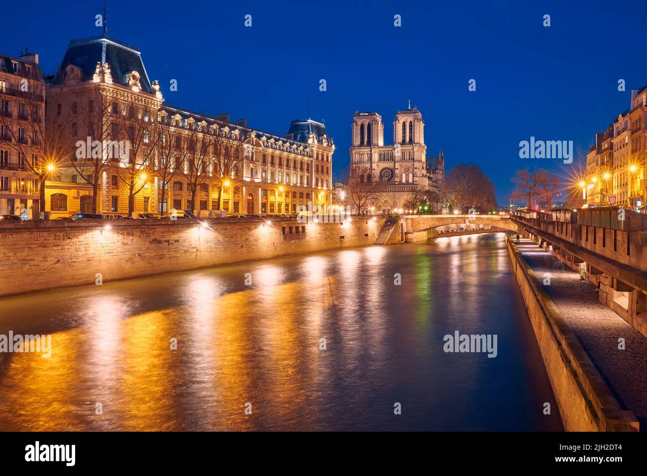 View of the Seine and Notre-Dame de Paris at night Stock Photo