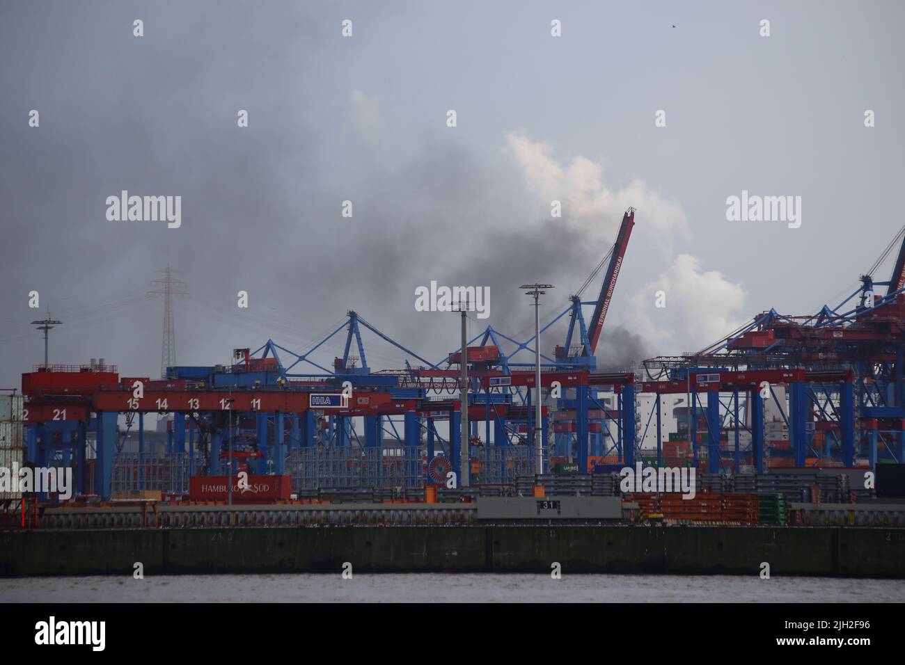 Feuer auf dem Container Frachter ' CCNI Arauco' am Burchardkai Stock Photo