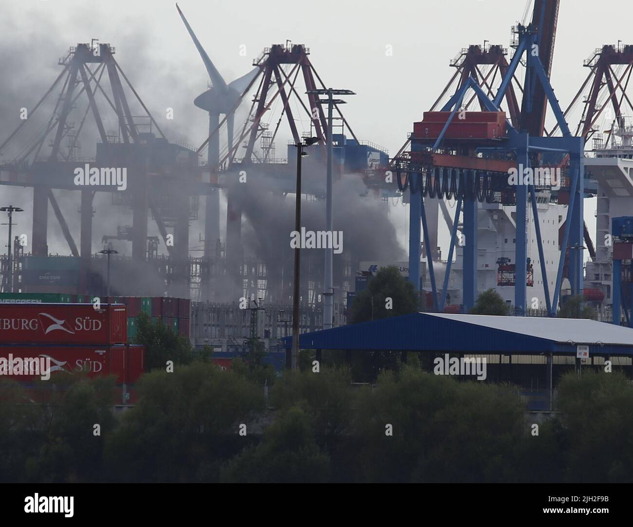 Feuer auf dem Container Frachter ' CCNI Arauco' am Burchardkai Stock Photo