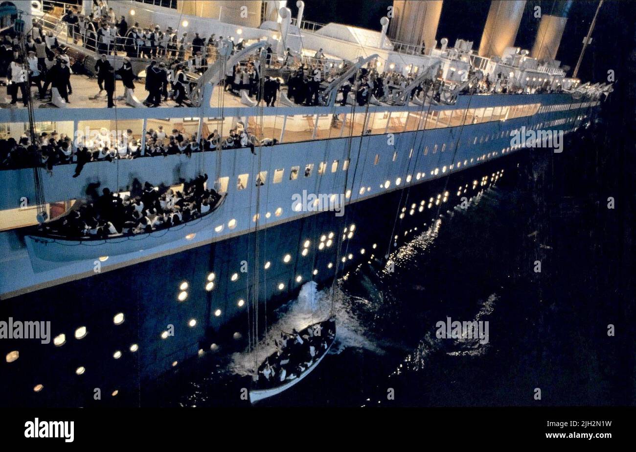 ABANDON SHIP SCENE, TITANIC, 1997 Stock Photo