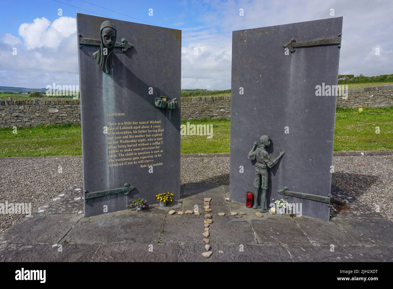 Ennistymon, Co. Clare, Ireland: An Gorta Mor (English: The Great Hunger) commemorates the victims of the Great Famine from 1845 to 1850. Stock Photo