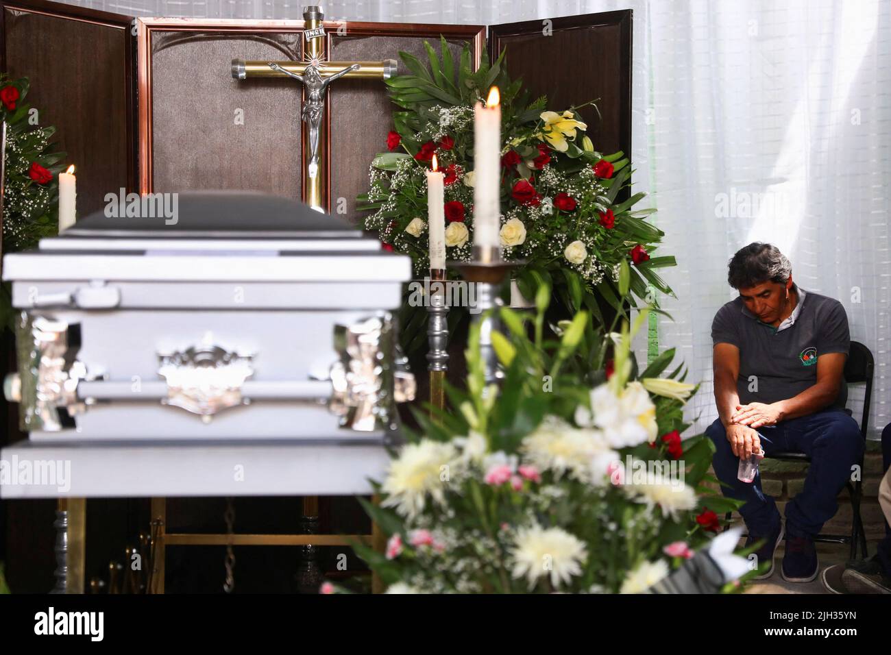 Narciso Lopez, father of late migrant Jose Lopez, 34, gestures next to the coffin of his son during his wake after being repatriated from San Antonio, Texas, U.S., at his family's home in Celaya, in Guanajuato state, Mexico July 14, 2022. REUTERS/Edgard Garrido Stock Photo