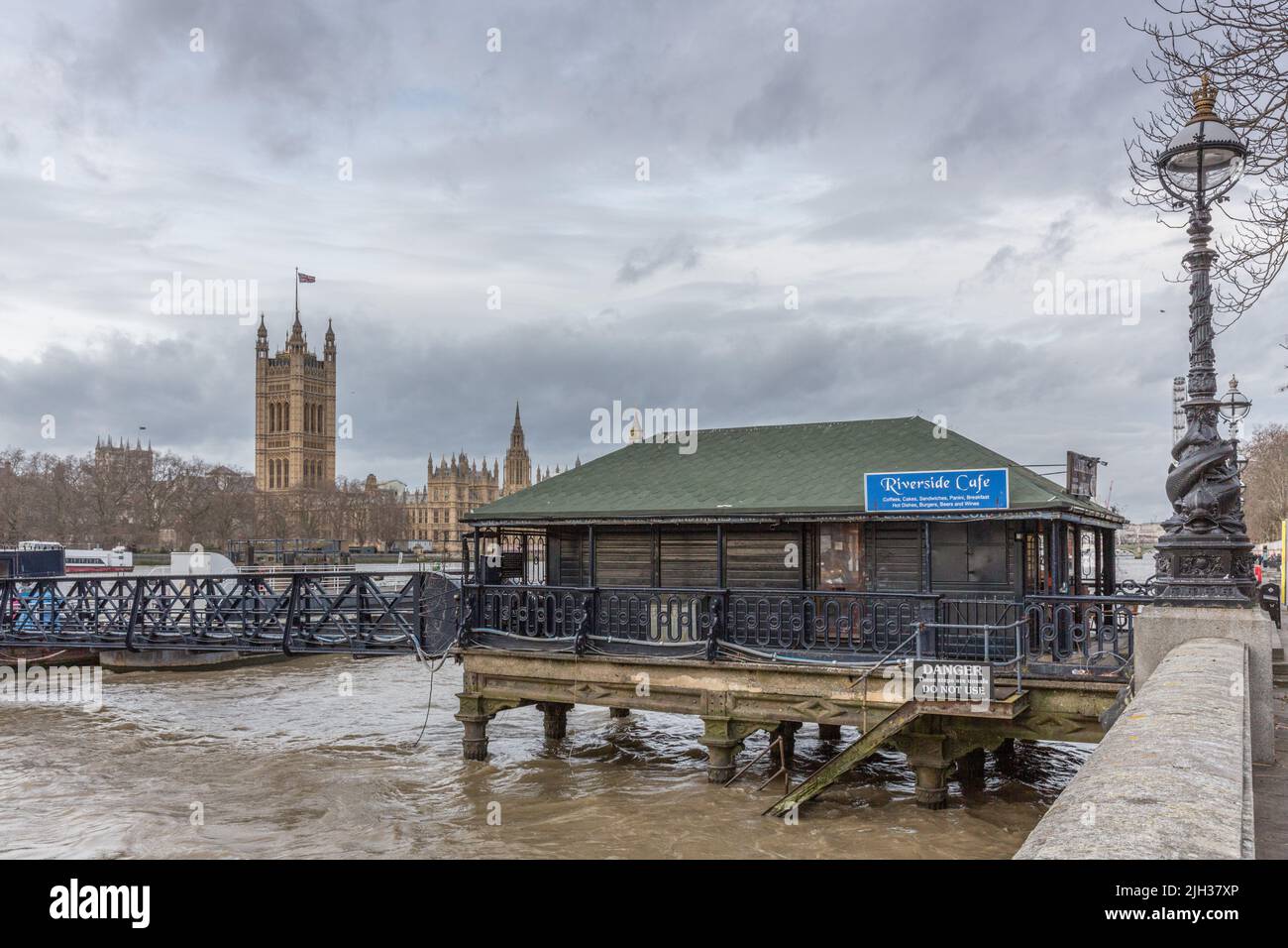 Riverside Cafe and the Houses of Parliament, London, UK Stock Photo