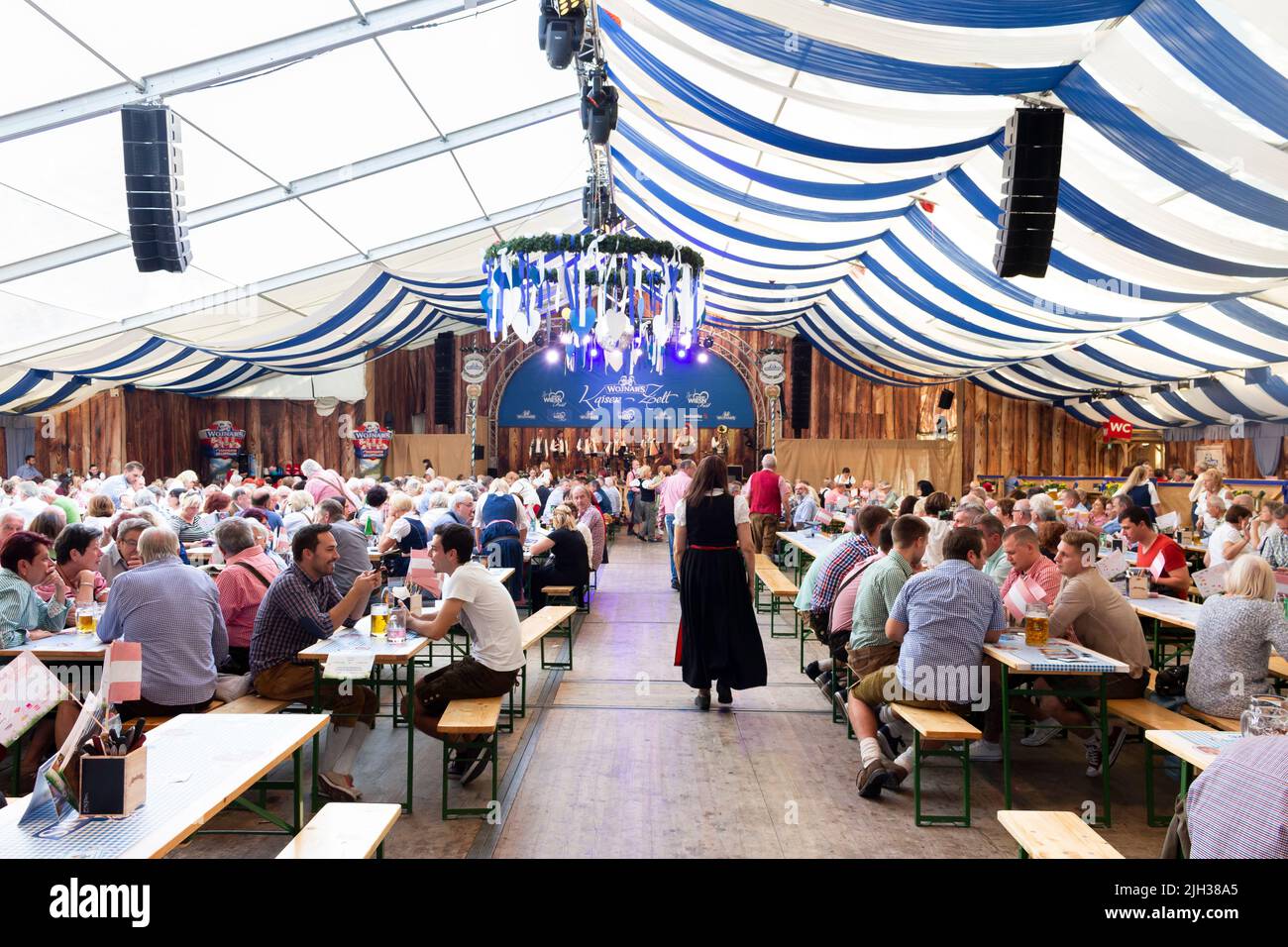 Vienna Fest VIENNA, AUSTRIA - October 11, 2018: People drinking beer and enjoying ...