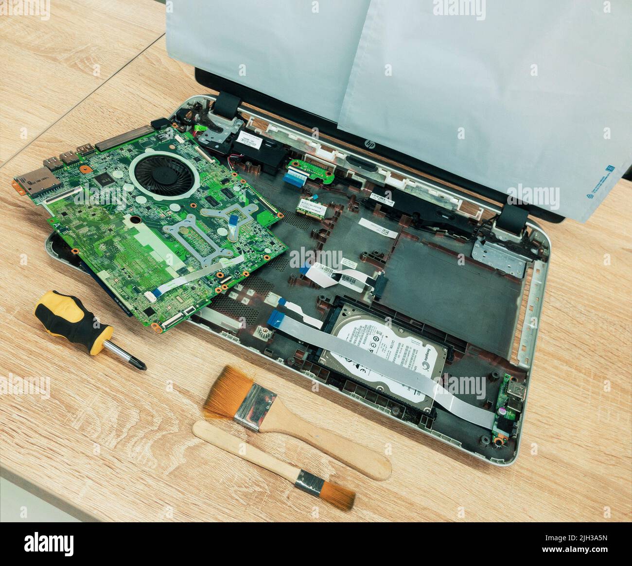 2022: notebook laptop Hewlett Packard HP Pavilion 17 disassembled for cleaning Stock Photo