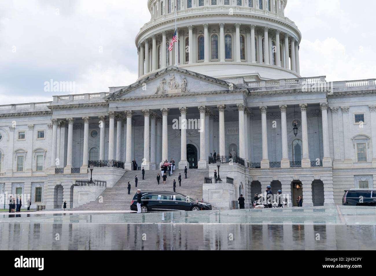 Washington DC, USA. 14th July, 2022. The casket of Marine Chief Warrant Officer 4 Hershel Woodrow “Woody” Williams, the last surviving World War II Medal of Honor recipient, is carried out of the Rotunda of the US Capitol, in Washington, DC, USA, 14 July 2022. The Marine Corps veteran, who died June 29th, was awarded the nation's highest award for his actions on Iwo Jima. (Photo by Pool/Sipa USA) Credit: Sipa USA/Alamy Live News Stock Photo