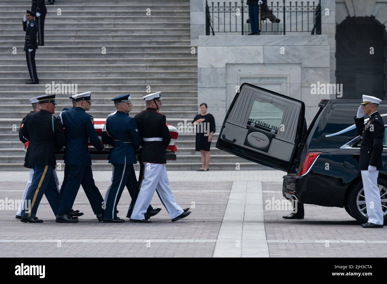 Washington DC, USA. 14th July, 2022. The casket of Marine Chief Warrant Officer 4 Hershel Woodrow “Woody” Williams, the last surviving World War II Medal of Honor recipient, is carried to a hearse outside the US Capitol, in Washington, DC, USA, 14 July 2022. The Marine Corps veteran, who died June 29th, was awarded the nation's highest award for his actions on Iwo Jima. (Photo by Pool/Sipa USA) Credit: Sipa USA/Alamy Live News Stock Photo
