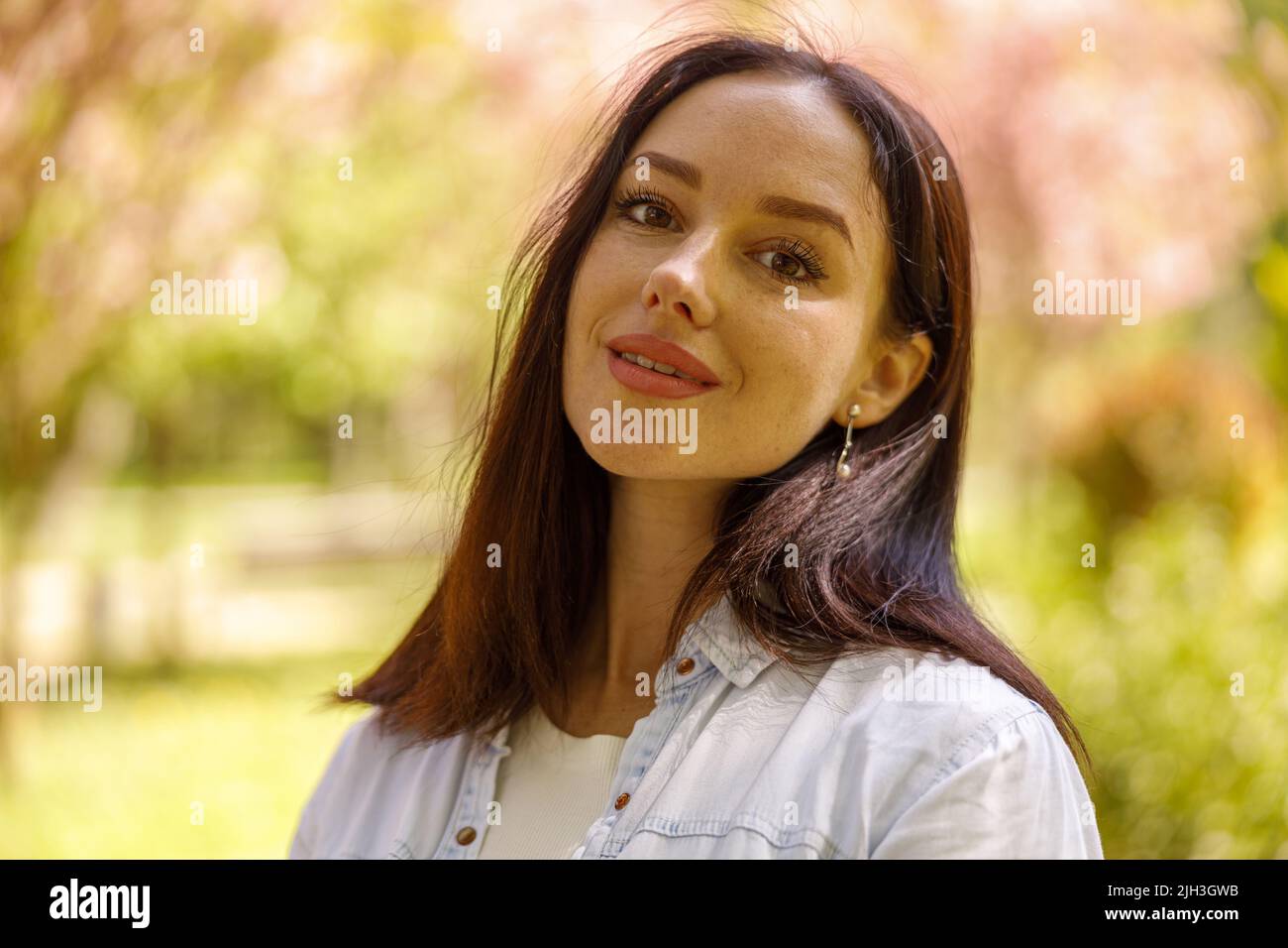 Sunny weather woman hi-res stock photography and images - Page 16 - Alamy