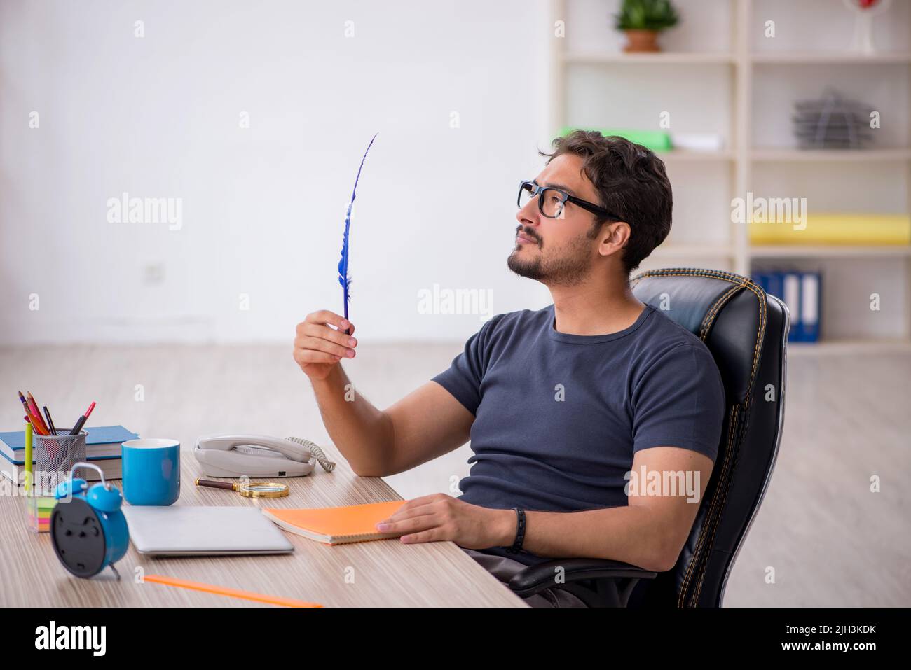 Reporter Designer Reporter working late hi-res stock photography and images - Alamy