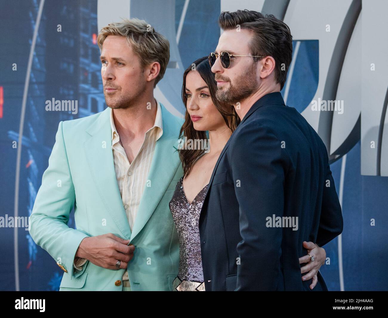 The Gray Man' - Ryan Gosling and Chris Evans wow fans in Berlin - About  Netflix