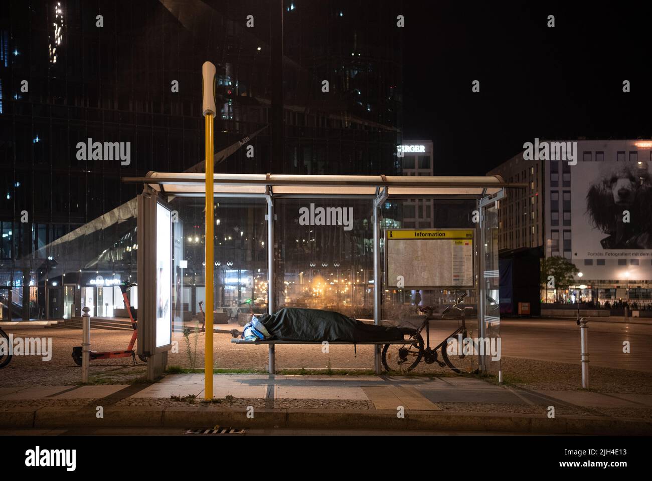 Homeless Bus Stop Homeless man sleeping bus stop hi-res stock photography and images - Alamy